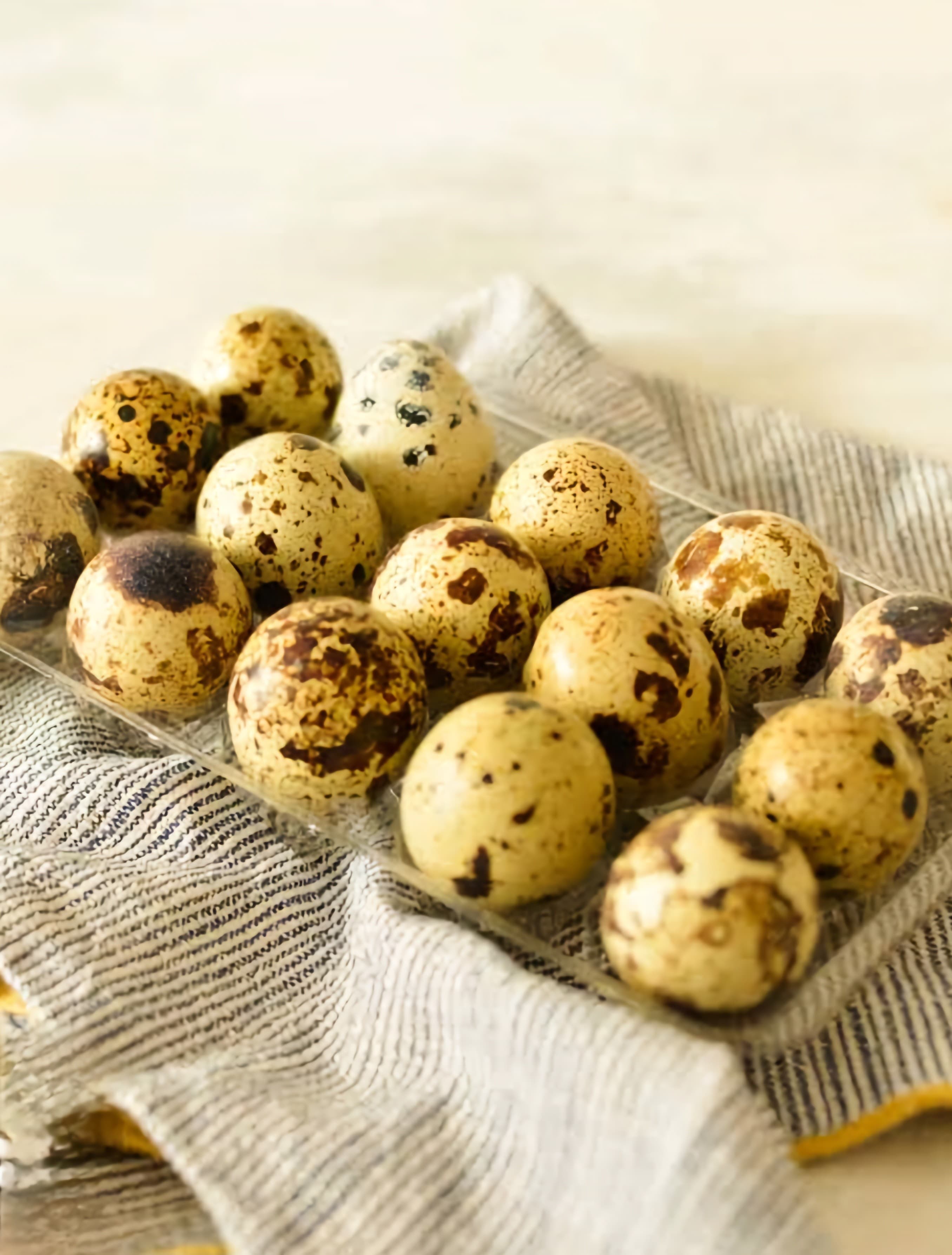 Quail eggs 1pc (Koyel Pakhir Dim)